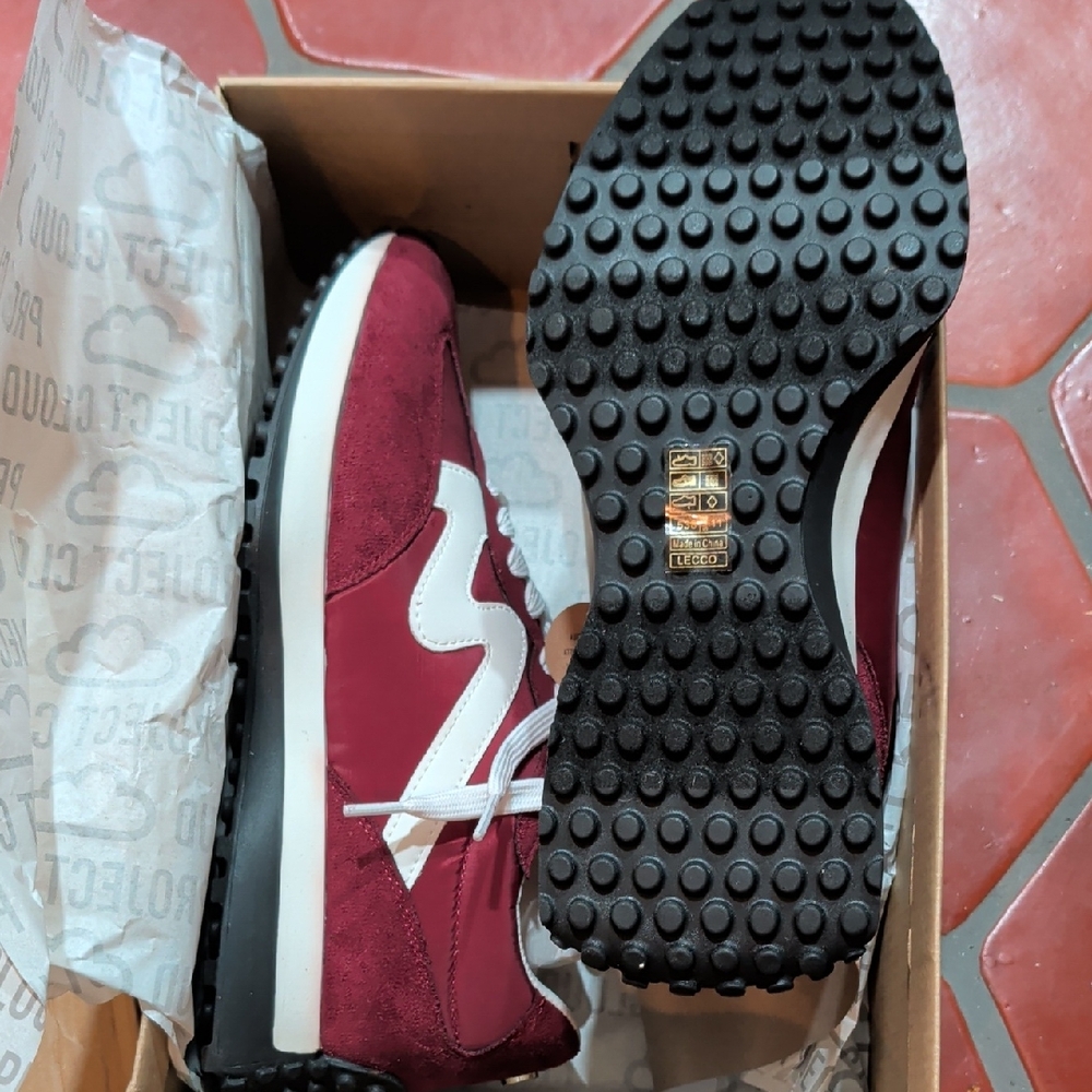 Elegant Maroon Sneakers for Women